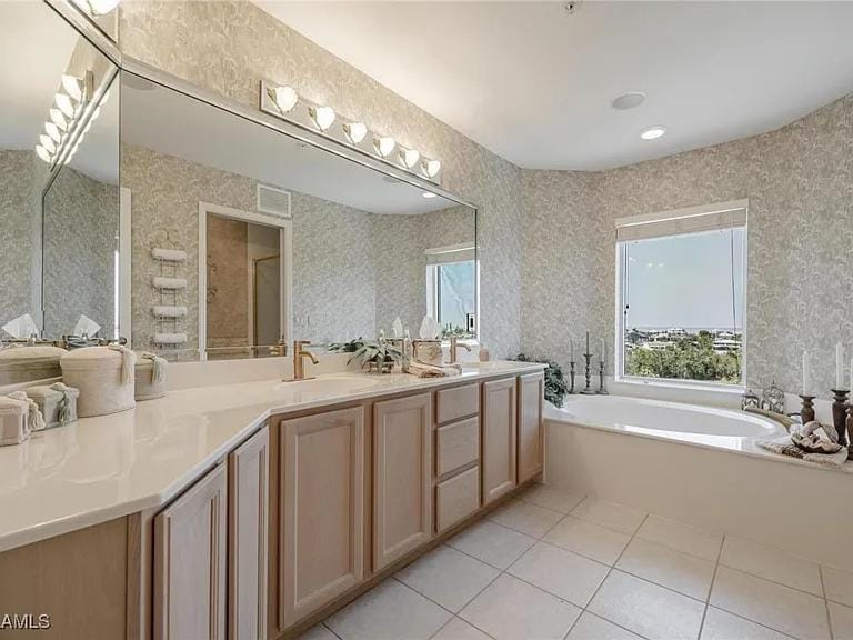 Waterside and Wonderful, Sunset Views, Plenty of Amenities - FMB - Condo Gulf Mist - Roelens House in Estero Island