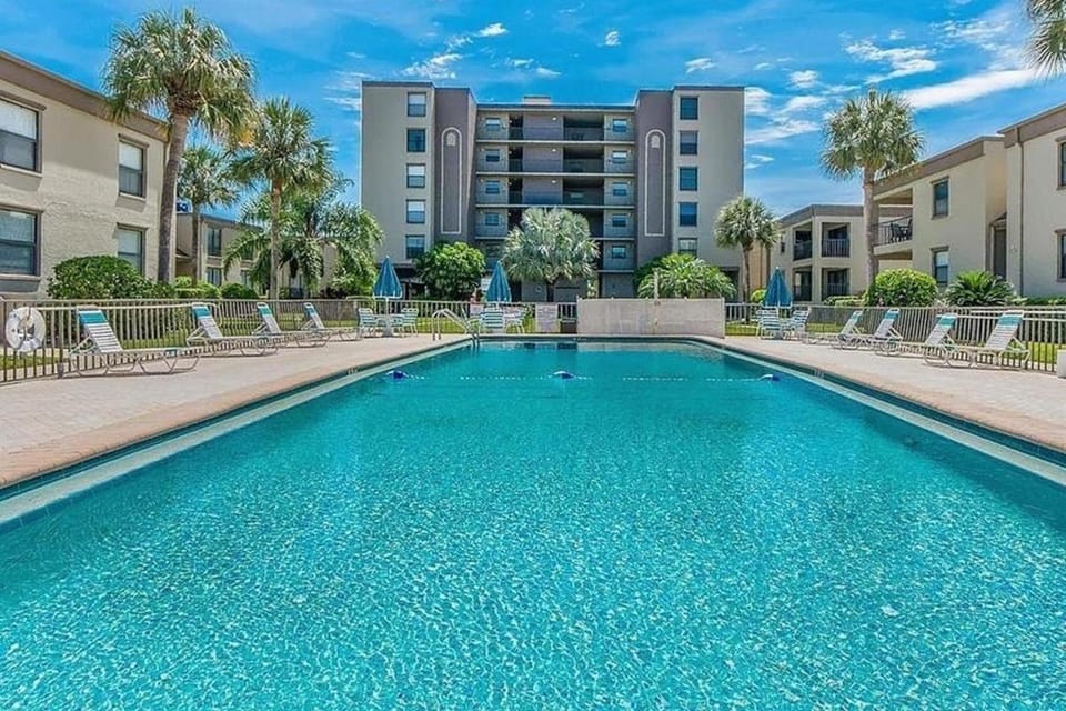 Sea Club #405 - Manatee Zone House in Indian Shores