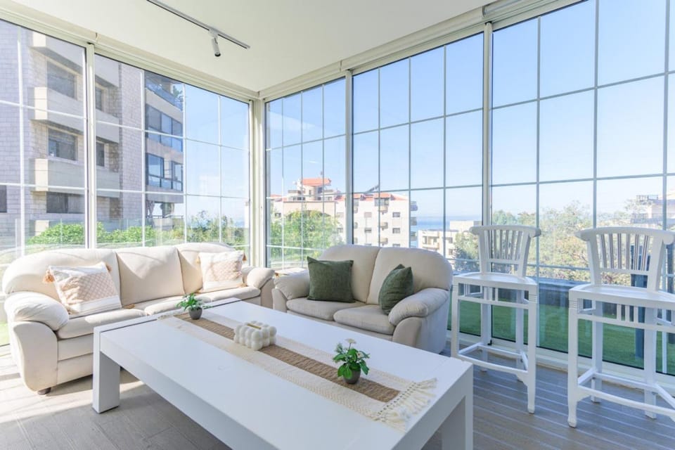 View (from property/room), Balcony/Terrace, Living room, Seating area