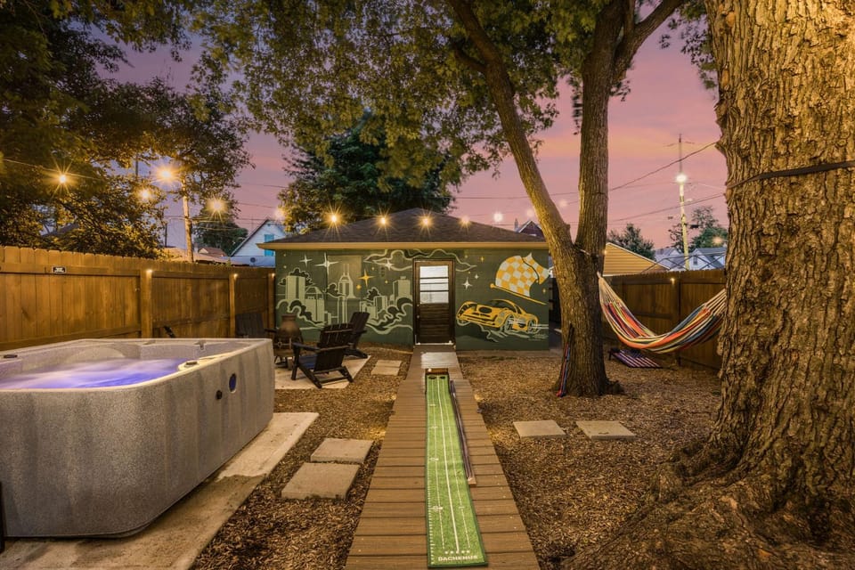 Group Fun House with Game Room & Hot Tub - Sleeps 14 House in Indianapolis