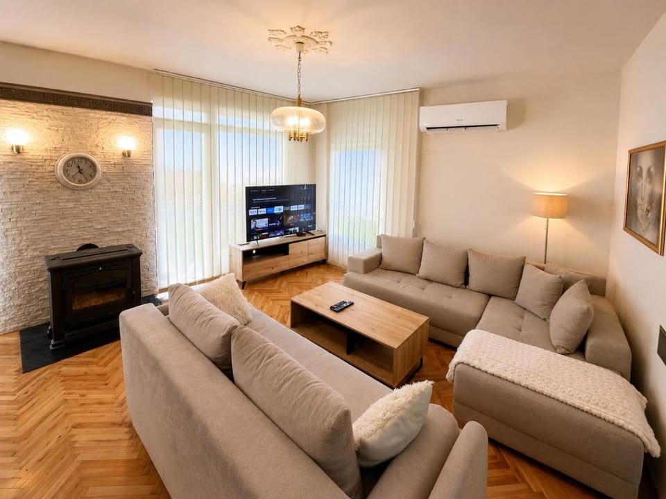Royal Vila Negotin - Private Parking, Garden and Terrace Villa in Serbia