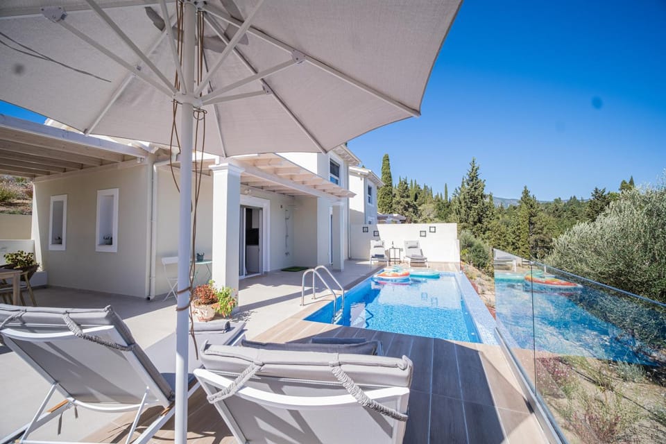 Swimming pool, sunbed