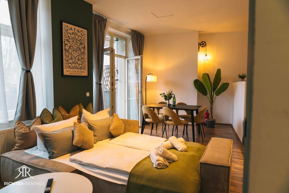 Living room, Photo of the whole room, Seating area, Dining area, Bedroom