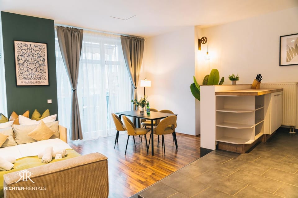 Living room, Photo of the whole room, Seating area, Dining area