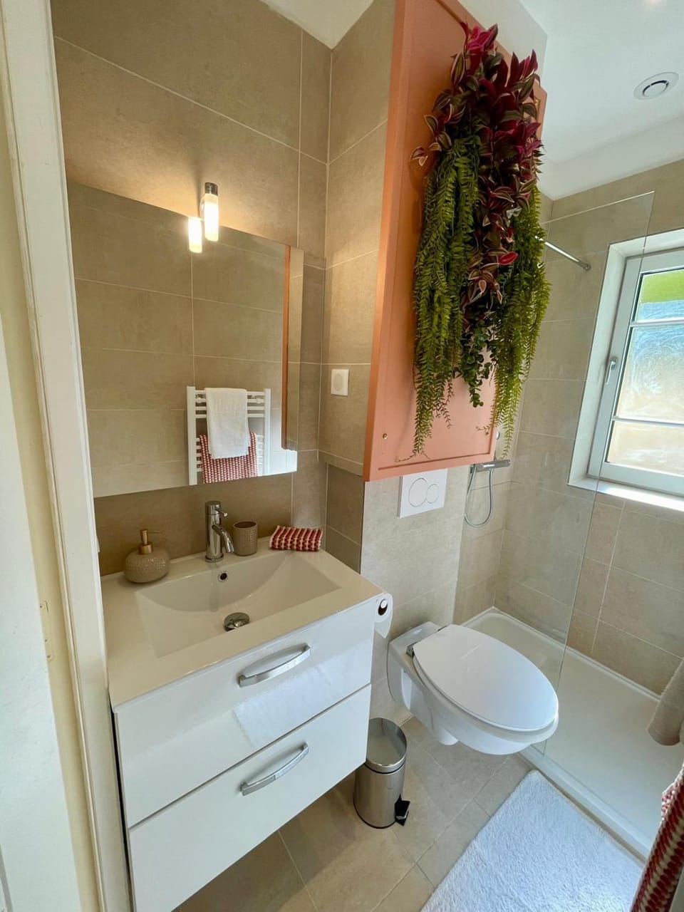 Shower, Toilet, Bathroom, towels