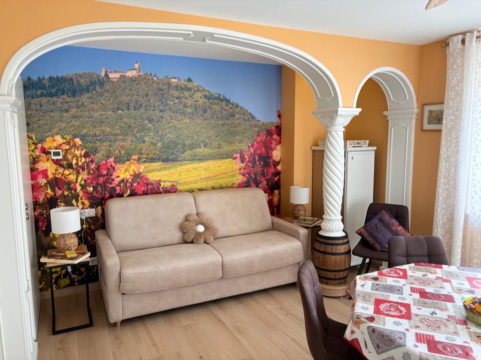 Bed, Seating area, Dining area