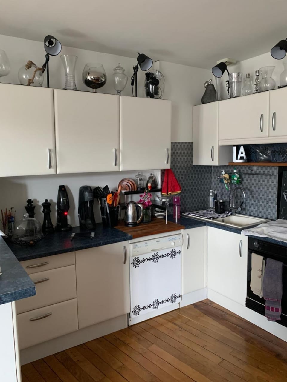 Kitchen or kitchenette, Living room