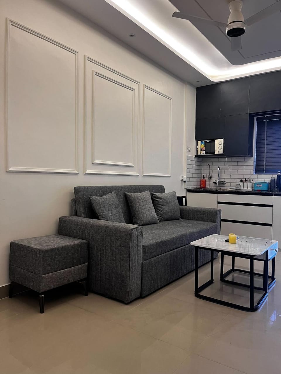 Kitchen or kitchenette, Living room, Seating area, Dining area