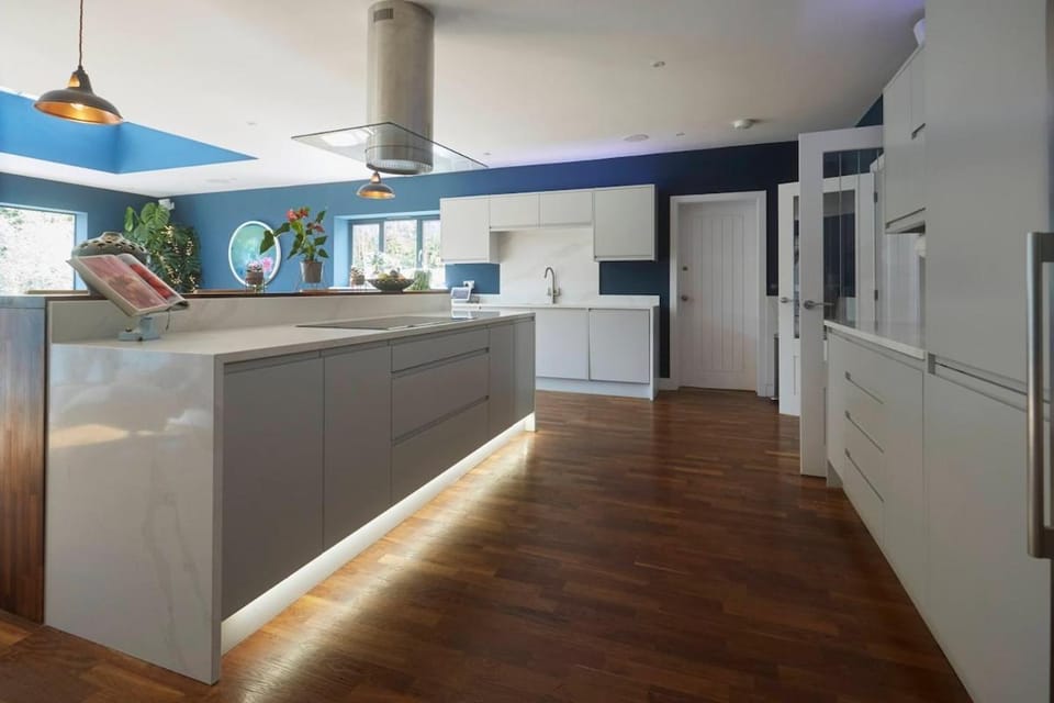 huge house & tennis court - negotiable Villa in Henley-on-Thames