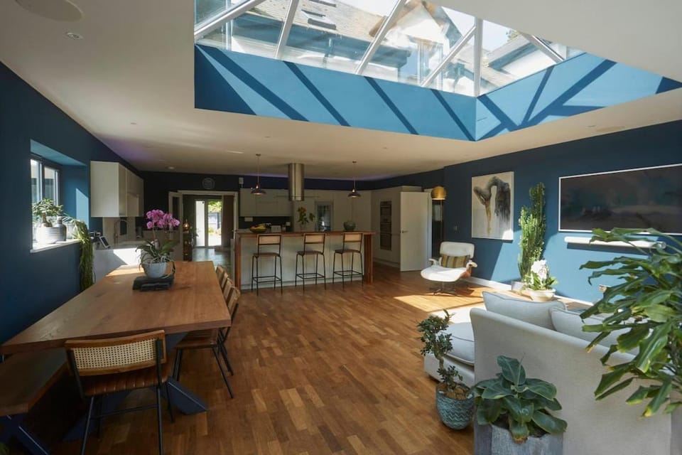 huge house & tennis court - negotiable Villa in Henley-on-Thames