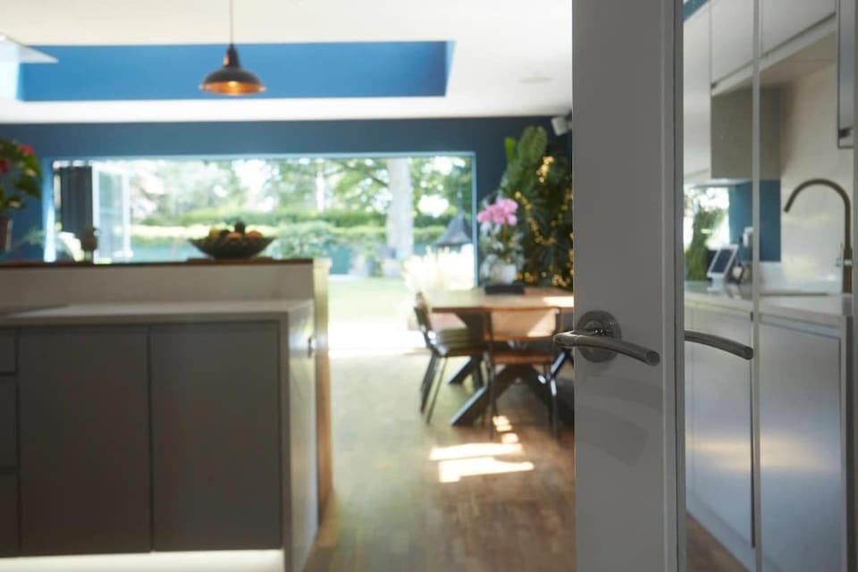 huge house & tennis court - negotiable Villa in Henley-on-Thames