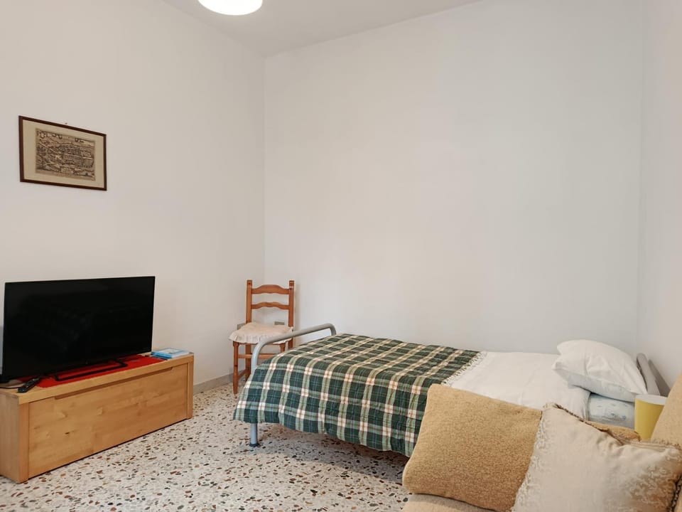 TV and multimedia, Photo of the whole room, Bedroom