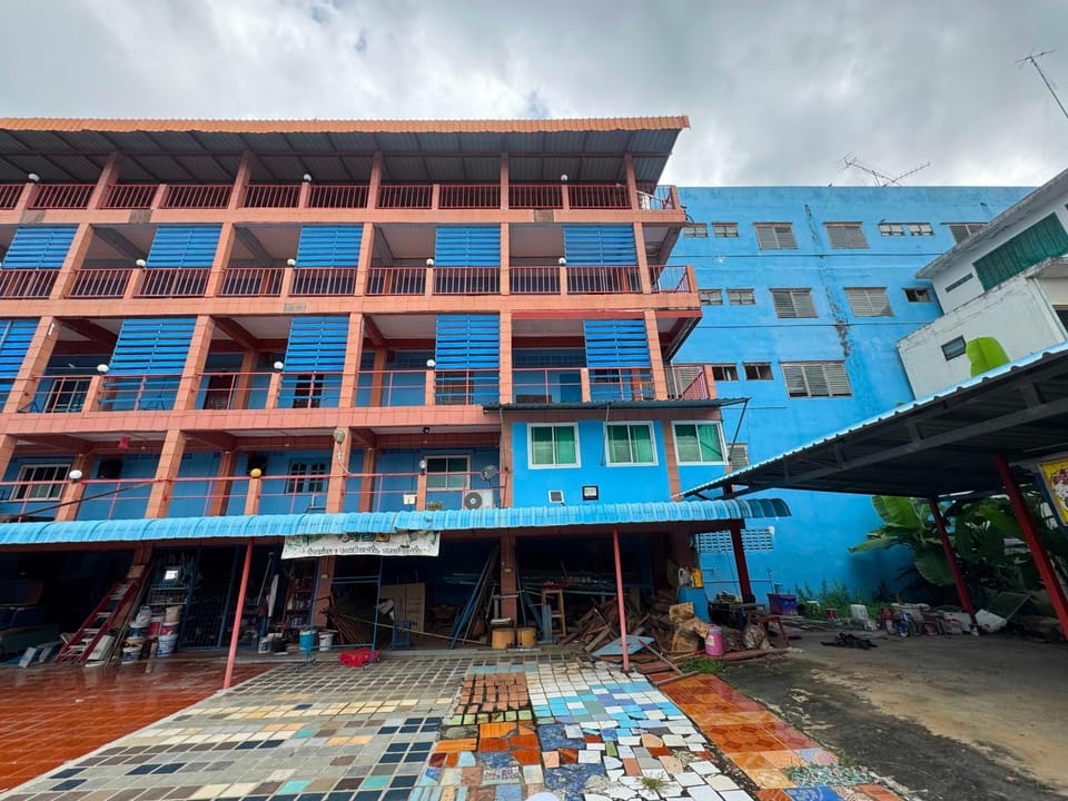 Facade/entrance