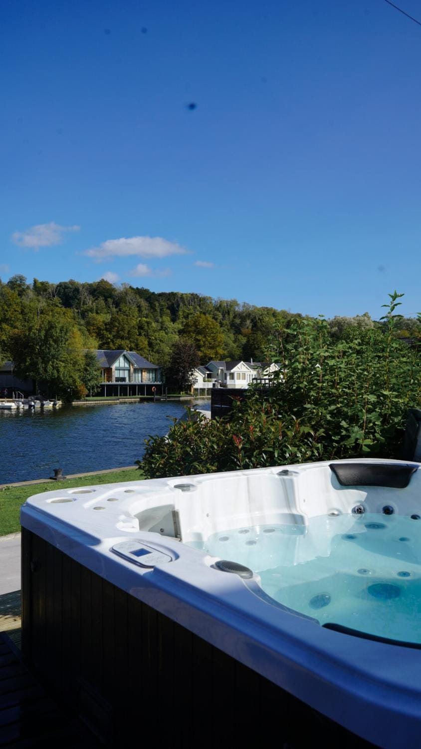 Hot Tub, Hot Tub