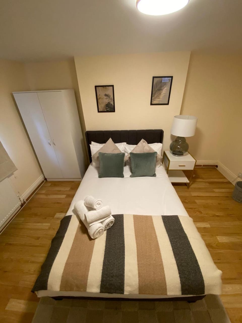 Riverside 2 Bedroom Apartment - Central Location Apartment in Kingston upon Thames