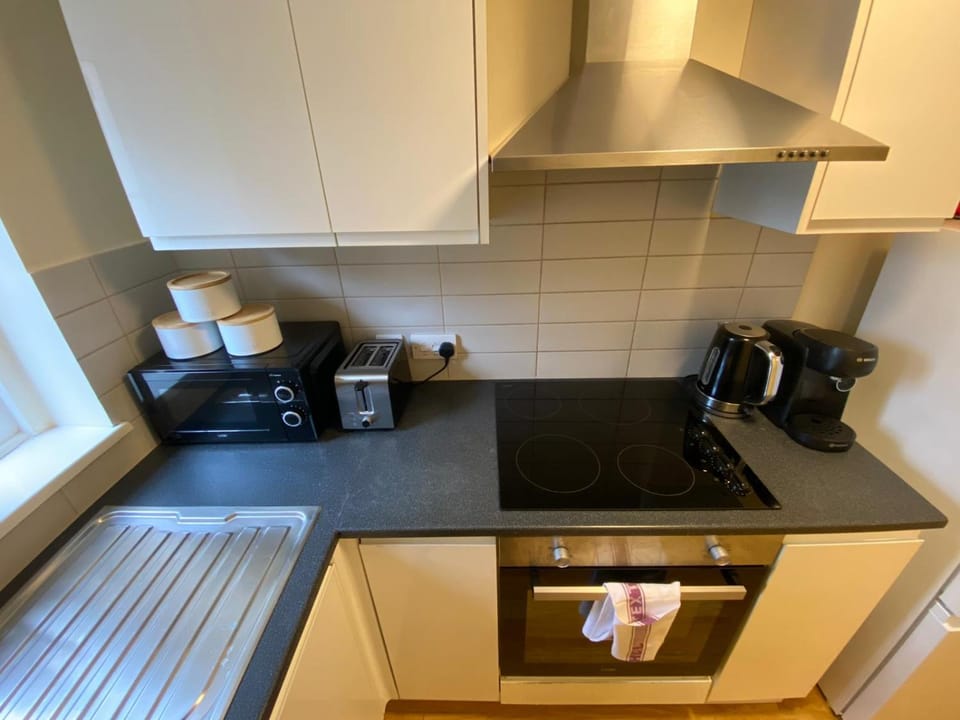 Riverside 2 Bedroom Apartment - Central Location Apartment in Kingston upon Thames