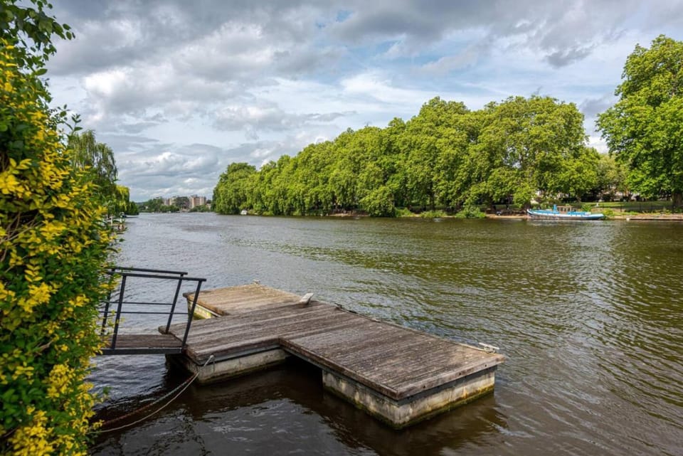 Riverside 2 Bedroom Apartment - Central Location Apartment in Kingston upon Thames