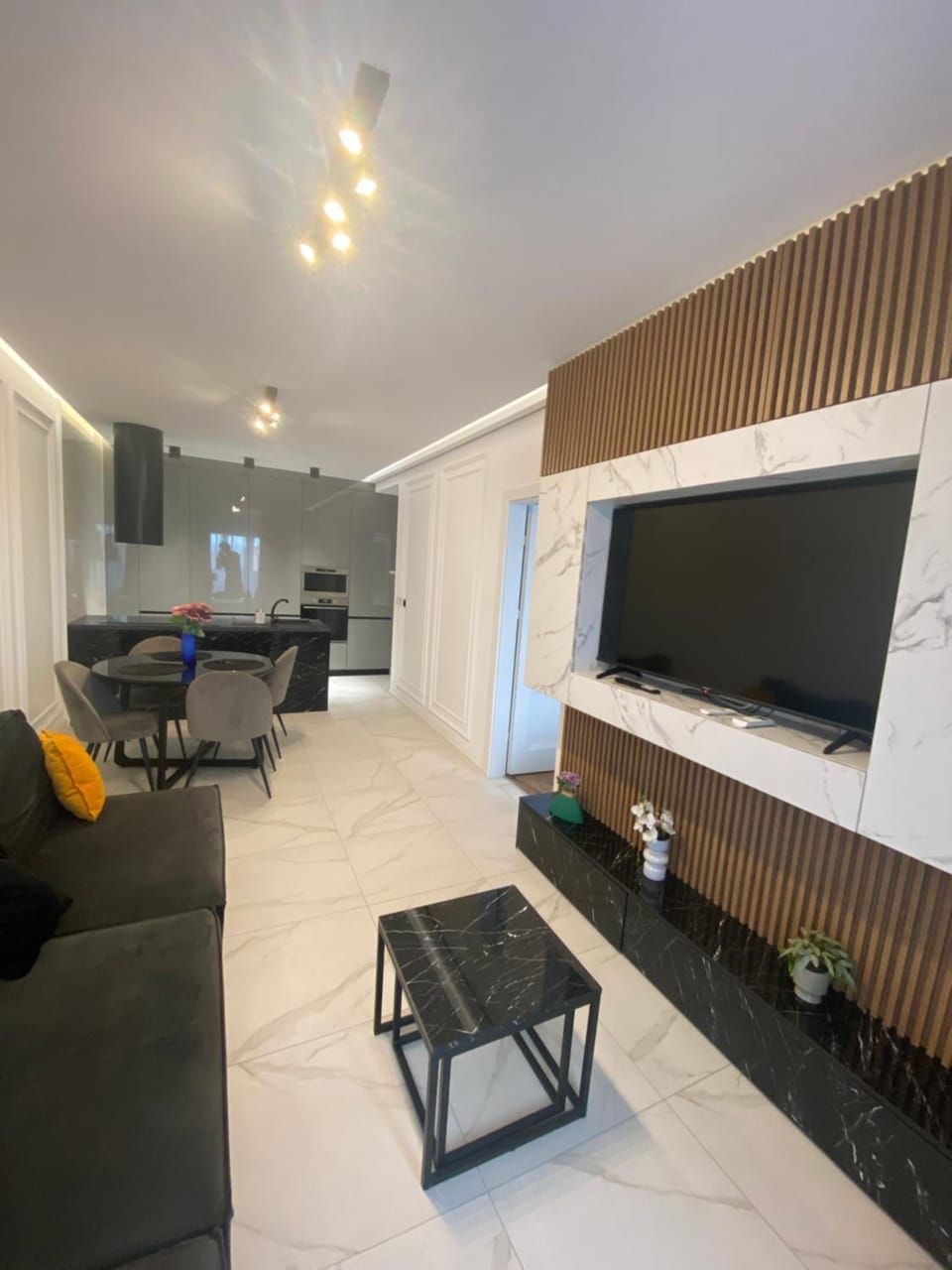 Communal lounge/ TV room, TV and multimedia, Living room, Seating area, Evening entertainment