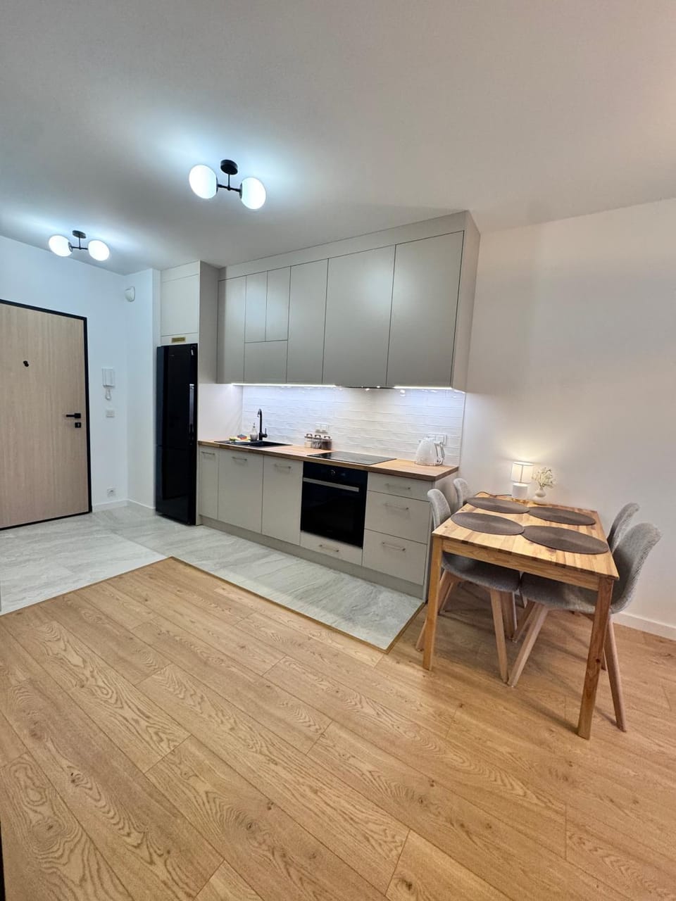 Forest Apart IX Aleje Jerozolimskie Apartment in Warsaw