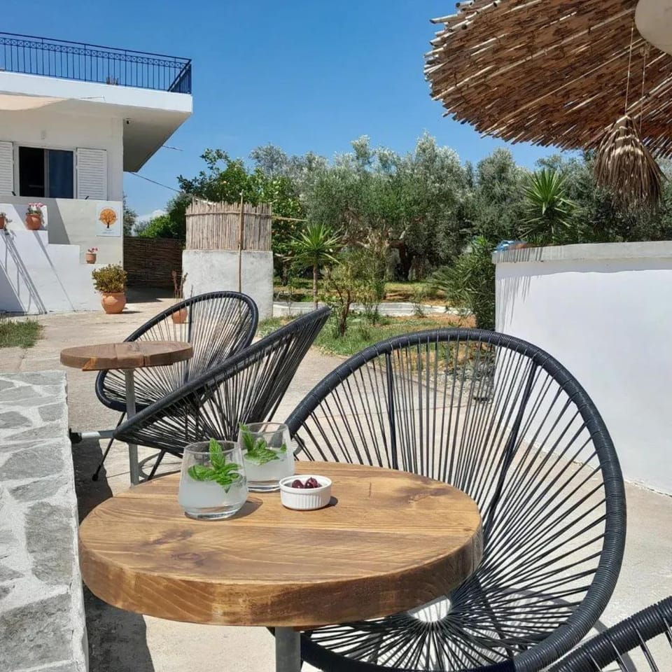 Property building, Day, Lounge or bar, Garden view
