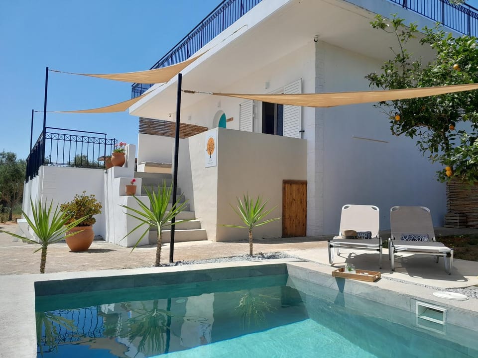 Property building, Day, View (from property/room), Balcony/Terrace, Swimming pool, sunbed