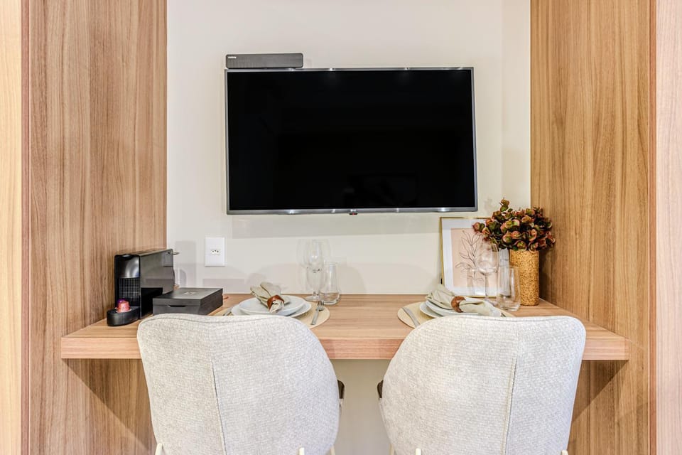 TV and multimedia, Coffee/tea facilities, Decorative detail, Dining area
