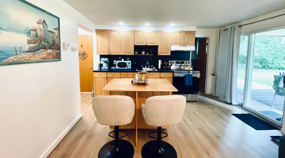 Cozy Comfort Living - A Home Away From Home Apartment in Bethpage