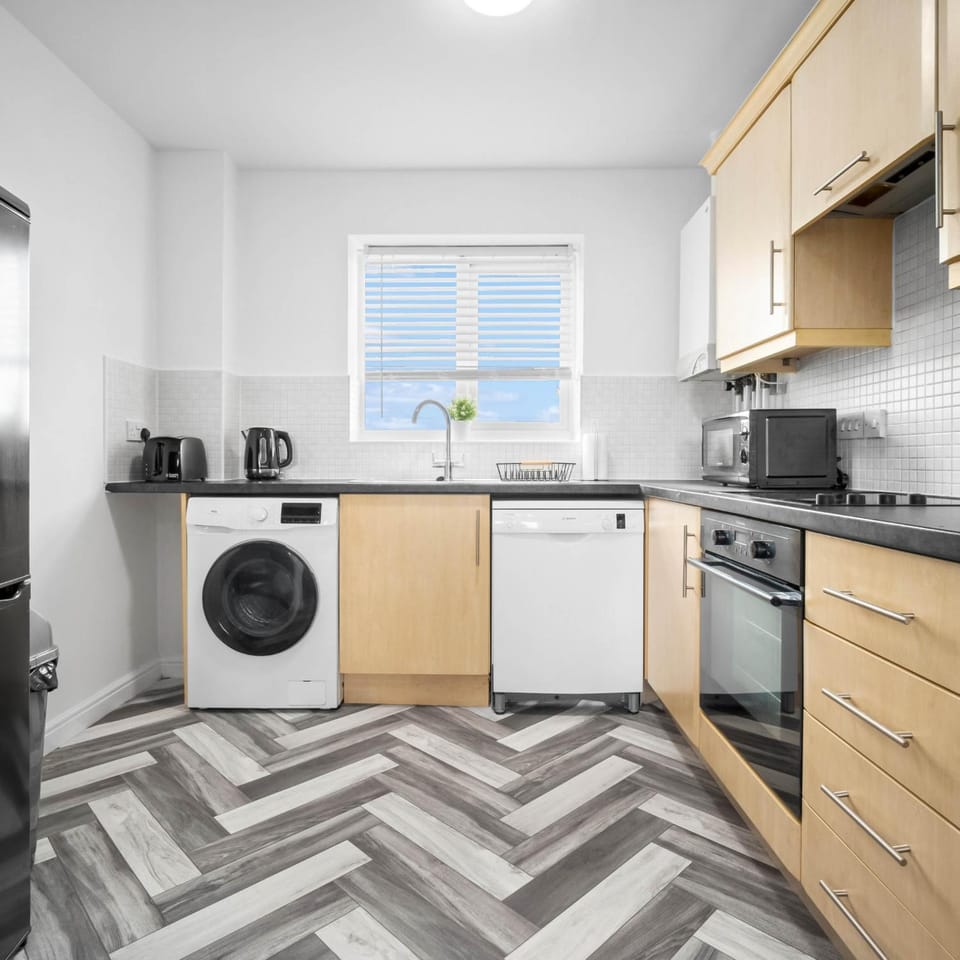 Coffee/tea facilities, oven, stove, toaster