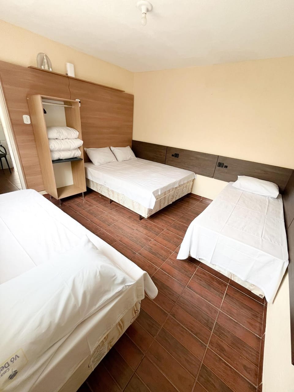 Bed, Photo of the whole room, Bedroom, Family, internet, towels, wardrobe