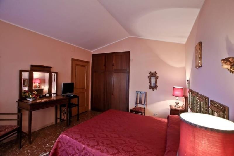 Bedroom, wardrobe