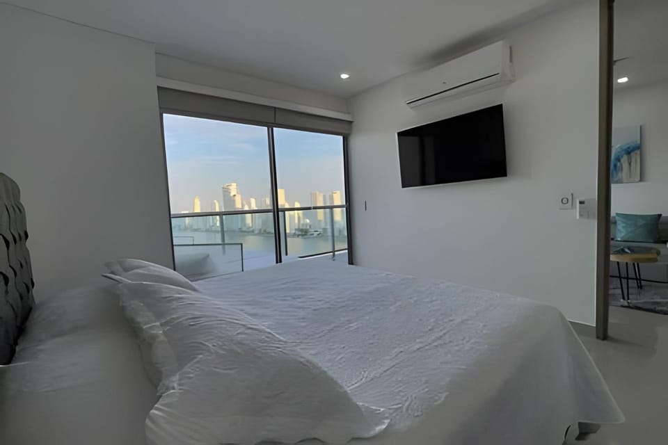 Infinitum Spectacular 23rd floor 1 BR Condo Apartment in Cartagena