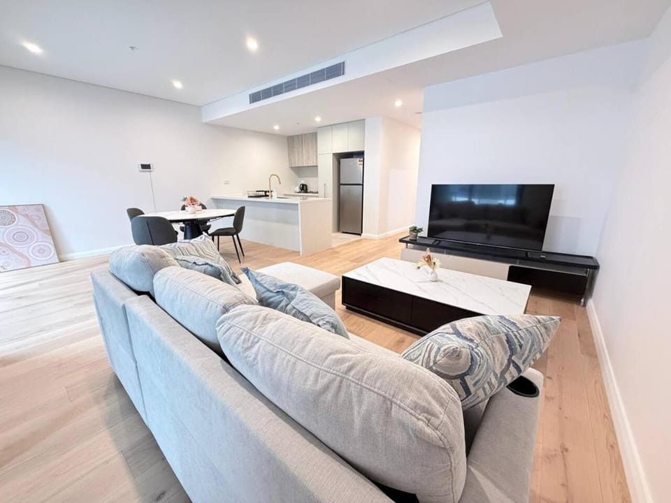 Communal lounge/ TV room, TV and multimedia, Living room, Seating area, Evening entertainment