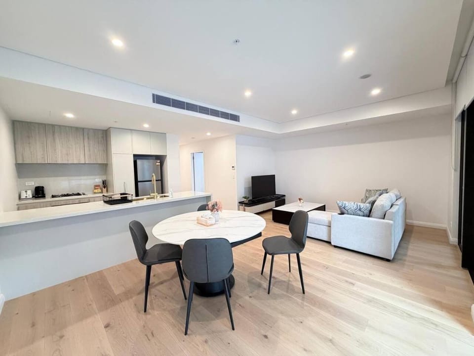 Kitchen or kitchenette, Living room, Seating area, Dining area