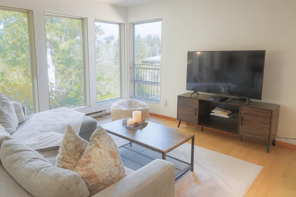 TV and multimedia, Living room, Evening entertainment