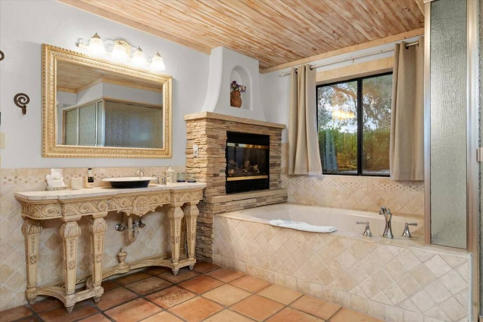 Adobe Village Inn Sedona Suite Apartment in Village of Oak Creek