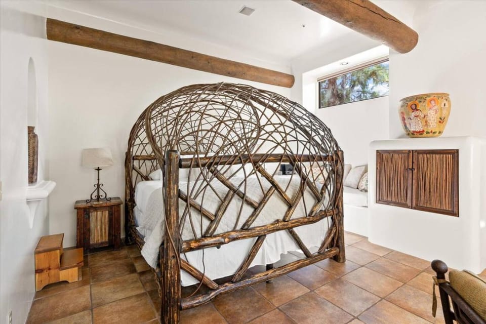 Adobe Village Villa - Purple Lizard Apartment in Village of Oak Creek