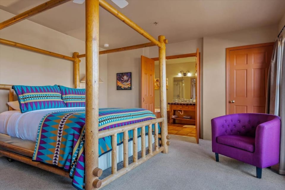 King studio with shared hot tub - Breakfast included Apartment in Village of Oak Creek
