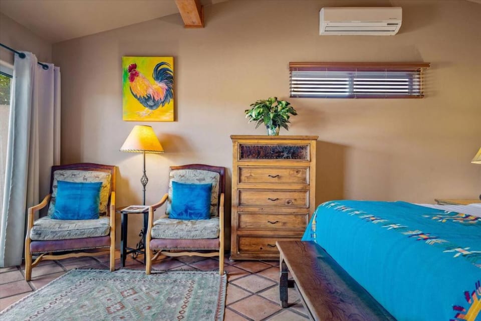 King Casita shared hot tub - Breakfast included Apartment in Village of Oak Creek