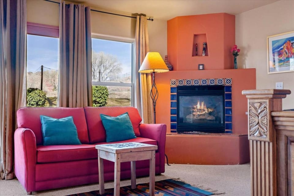 King studio with shared hot tub and breakfast included Apartment in Village of Oak Creek