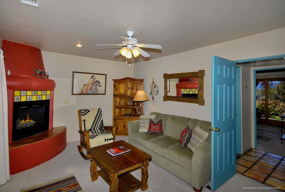 King bedroom - shared hot tub - breakfast included Apartment in Village of Oak Creek