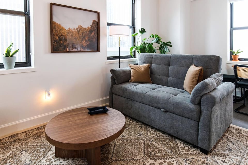Luxury Downtown Apt with Parking, Gym, and Lap Pool · Sleeps 4-5 Apartment in Milwaukee