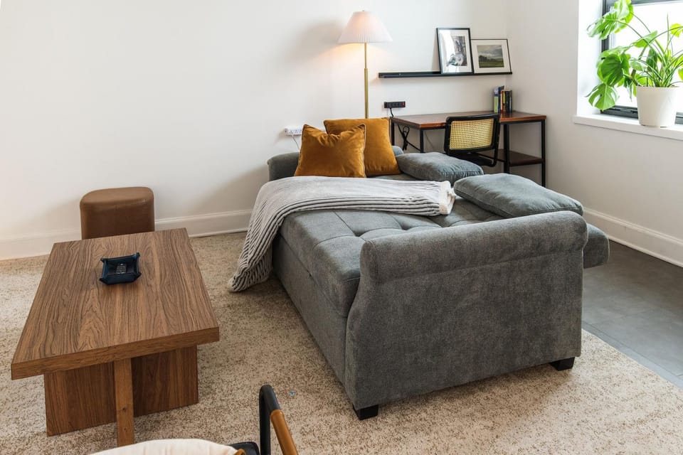 Luxury Downtown Apt with Parking, Gym, and Lap Pool · Sleeps 4-5 Apartment in Milwaukee