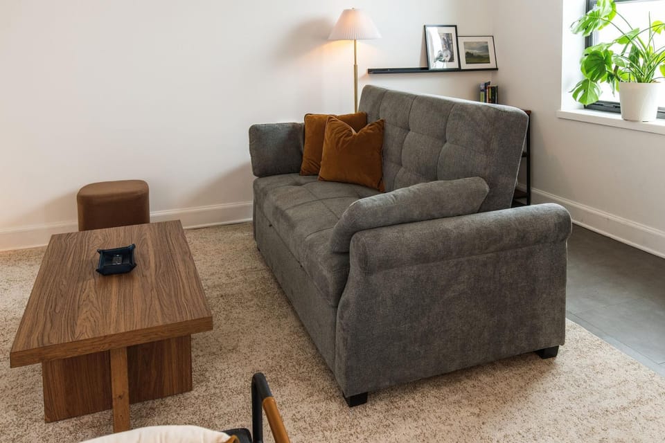 Luxury Downtown Apt with Parking, Gym, and Lap Pool · Sleeps 4-5 Apartment in Milwaukee