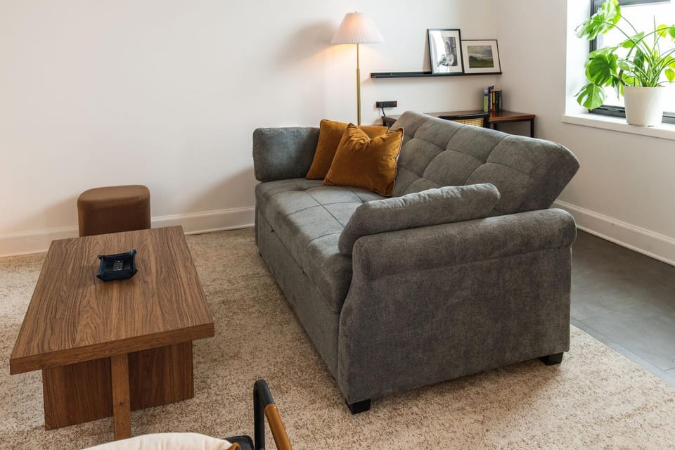 Luxury Downtown Apt with Parking, Gym, and Lap Pool · Sleeps 4-5 Apartment in Milwaukee