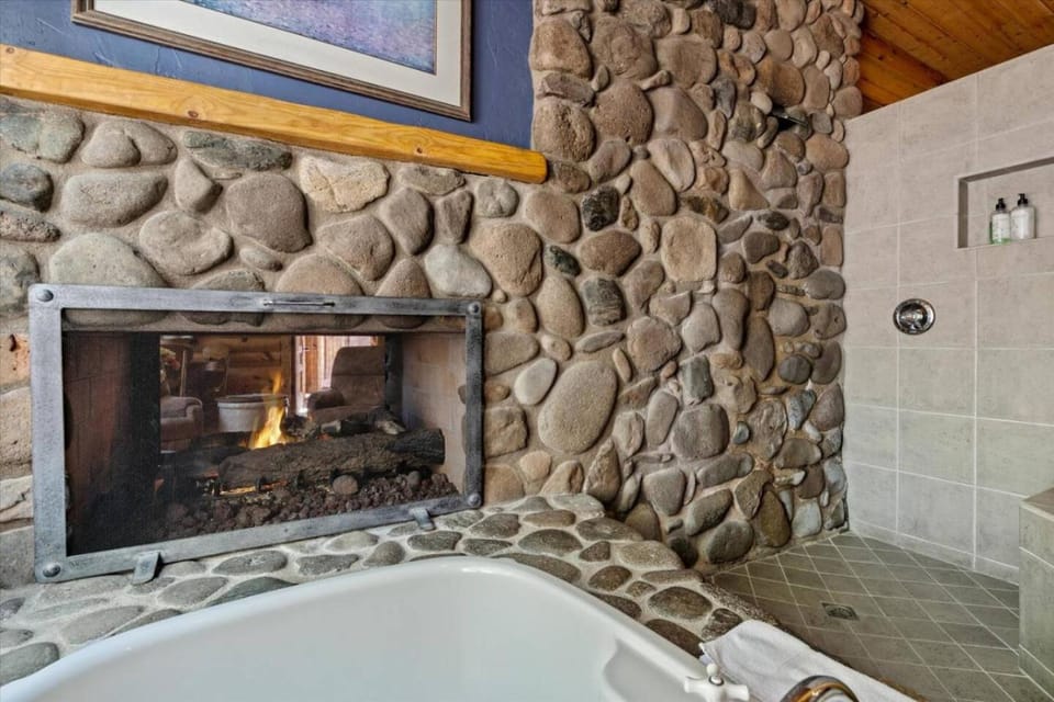 Adobe Village Villa with Private Patio- Wilderness Apartment in Village of Oak Creek