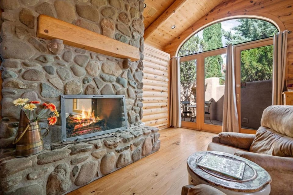 Seating area, fireplace