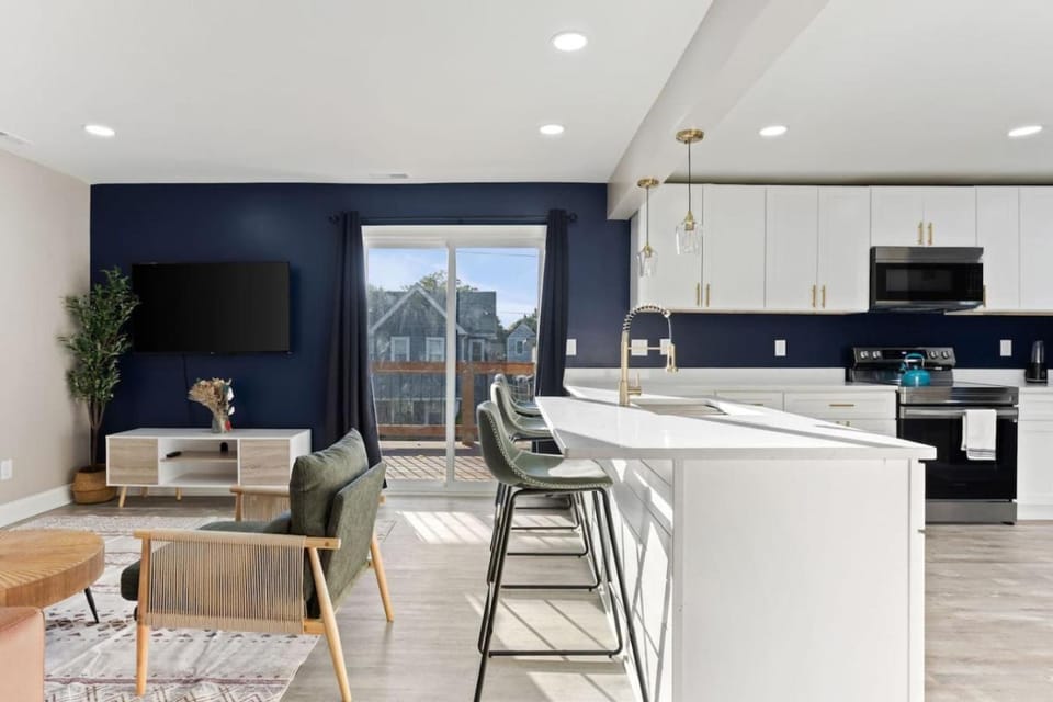 Kitchen or kitchenette, Living room, Seating area