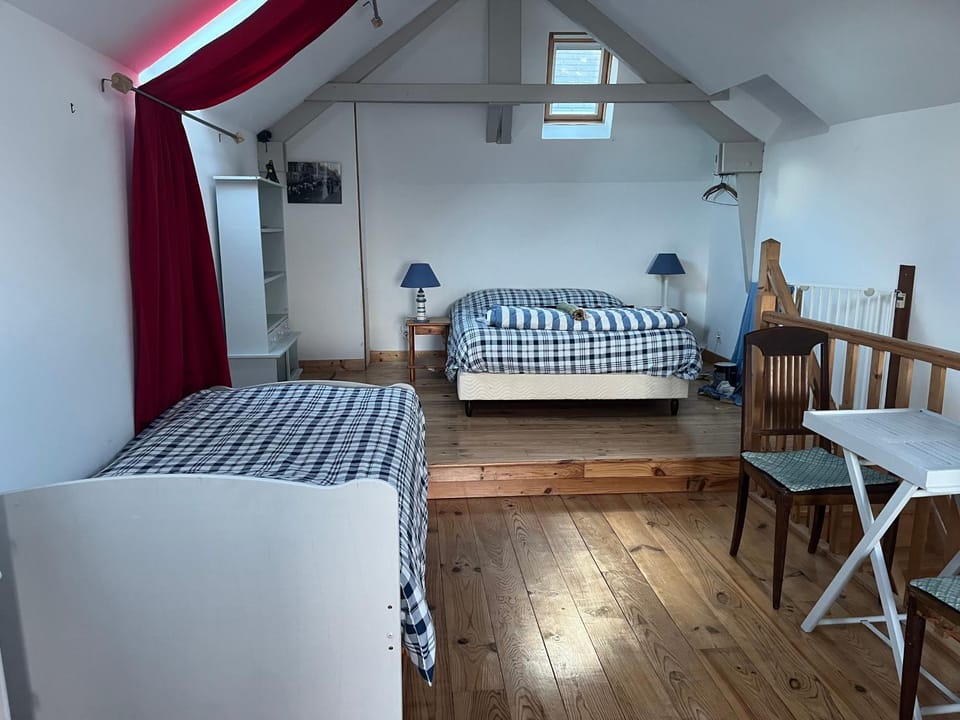 Property building, Photo of the whole room, Bedroom