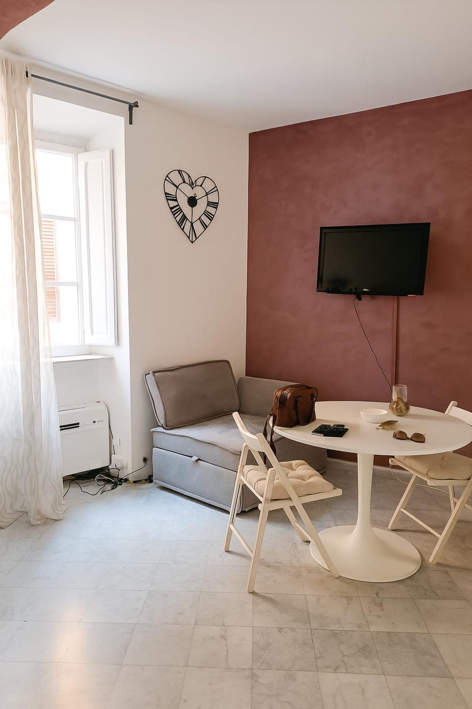 Photo of the whole room, Dining area, Lunch