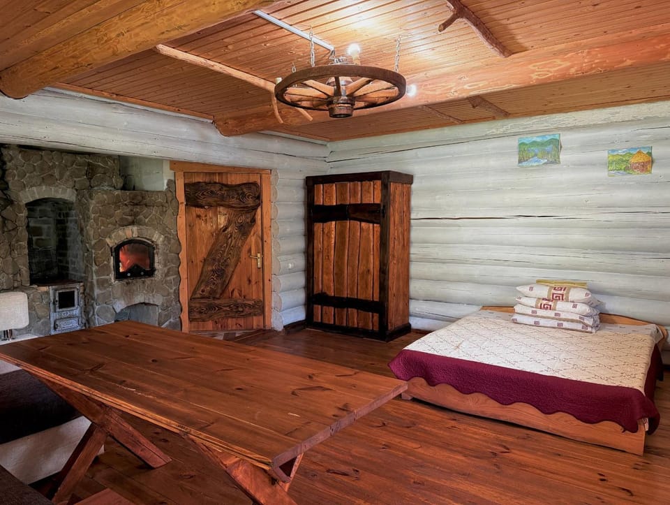 Bedroom, fireplace